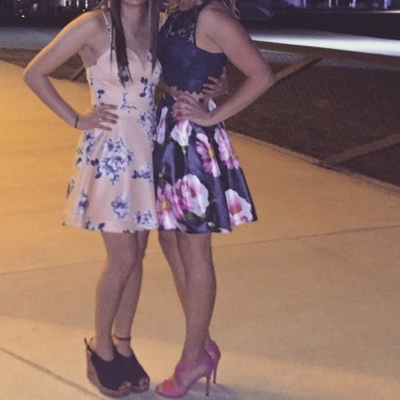 PROM/HOMECOMING/FORMAL 2 piece floral dress size 5 - Picture 8 of 8